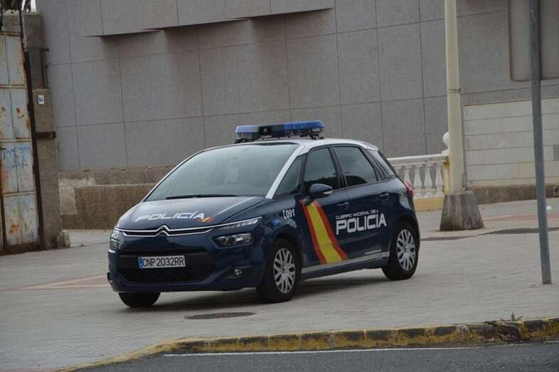Vehículo de la Policía Nacional en Salinetas (Foto TA)